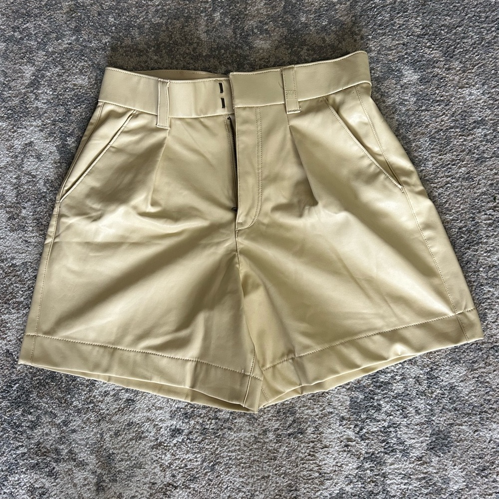 NEW Abercrombie Neutral Cream Tan Minimalist High Rise Faux Leather Shorts Small